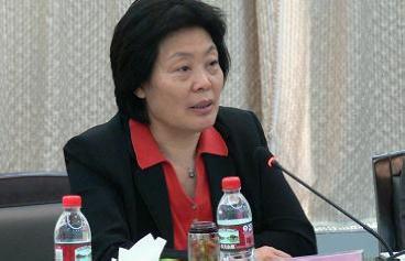 中国人寿保险(集团)公司副总裁,保险职业学院董事长崔兰琴赴学院调研